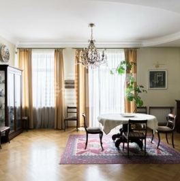 Продажа 5-комн квартиры на вторичном рынке Толмачевский М. пер,  д. 8 с1