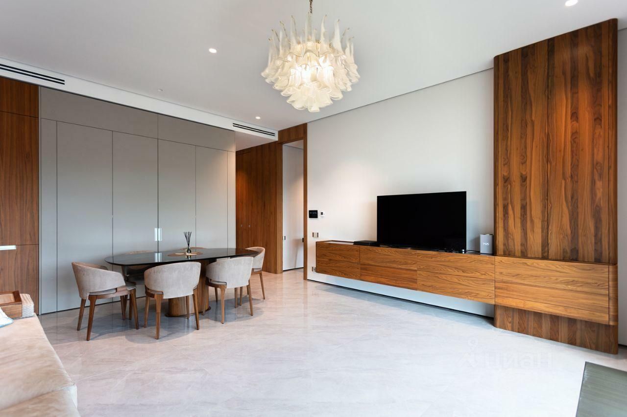 Продажа 2-комн квартиры на вторичном рынке Мосфильмовская улица, 1А