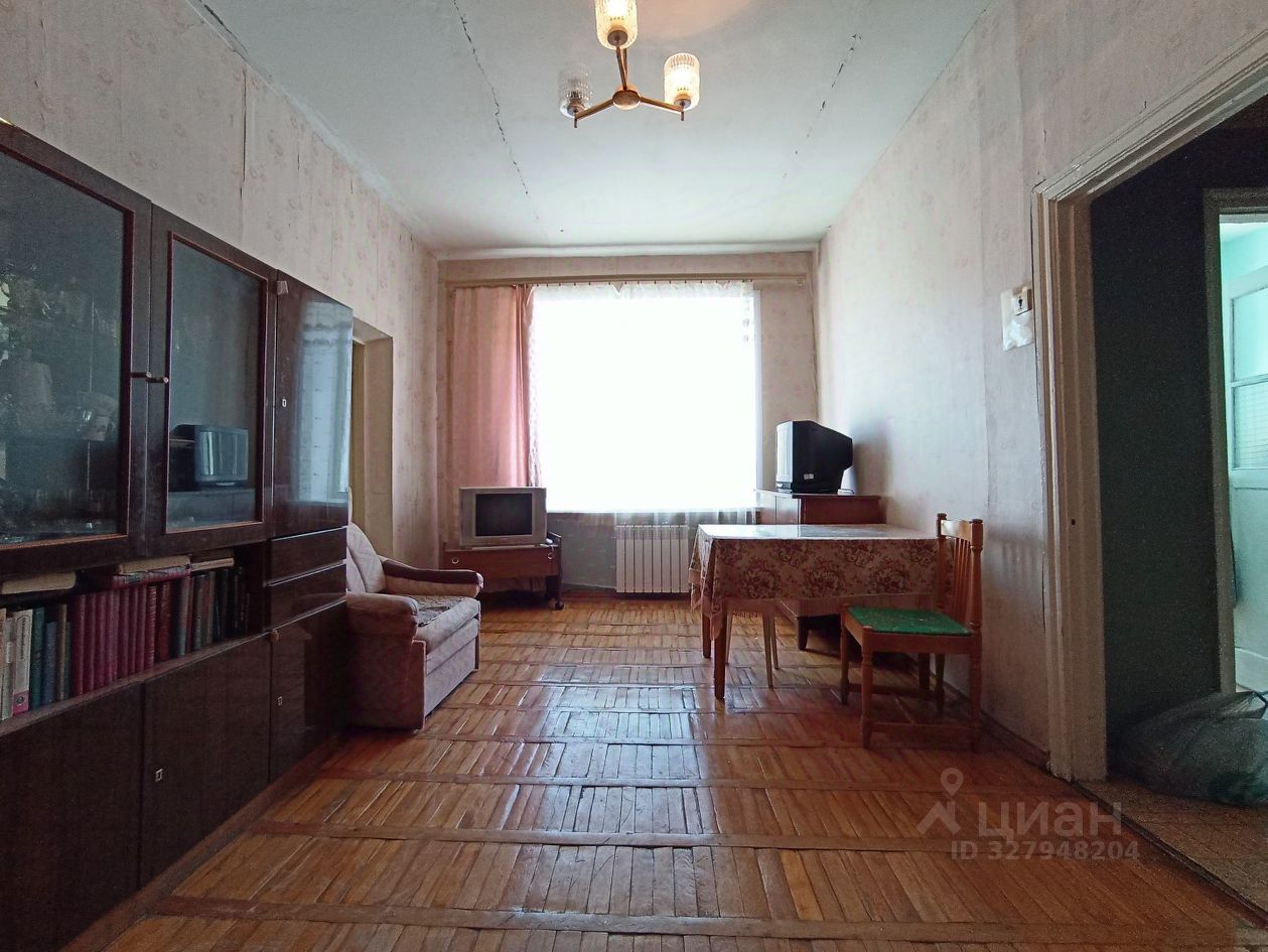 Продажа 2-комн квартиры на вторичном рынке Серпухов, улица Крюкова,  д. 1