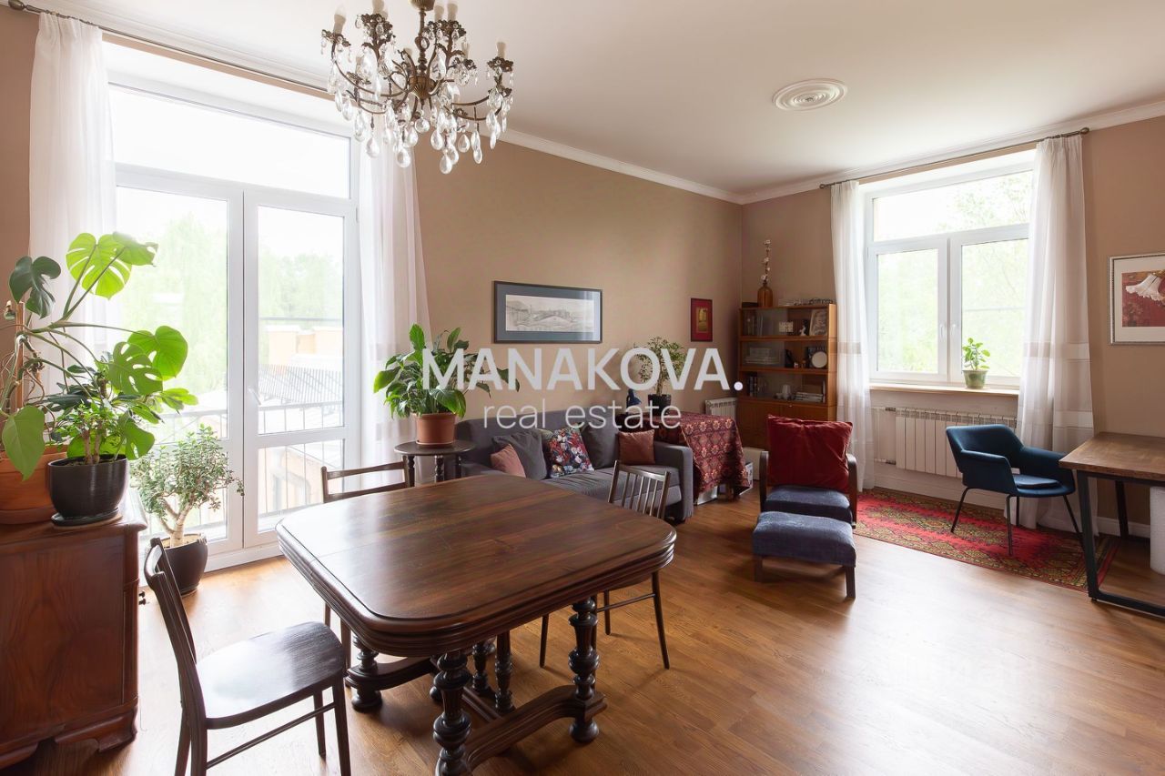 Продажа 4-комн квартиры на вторичном рынке 1-й Муринский проспект, 19