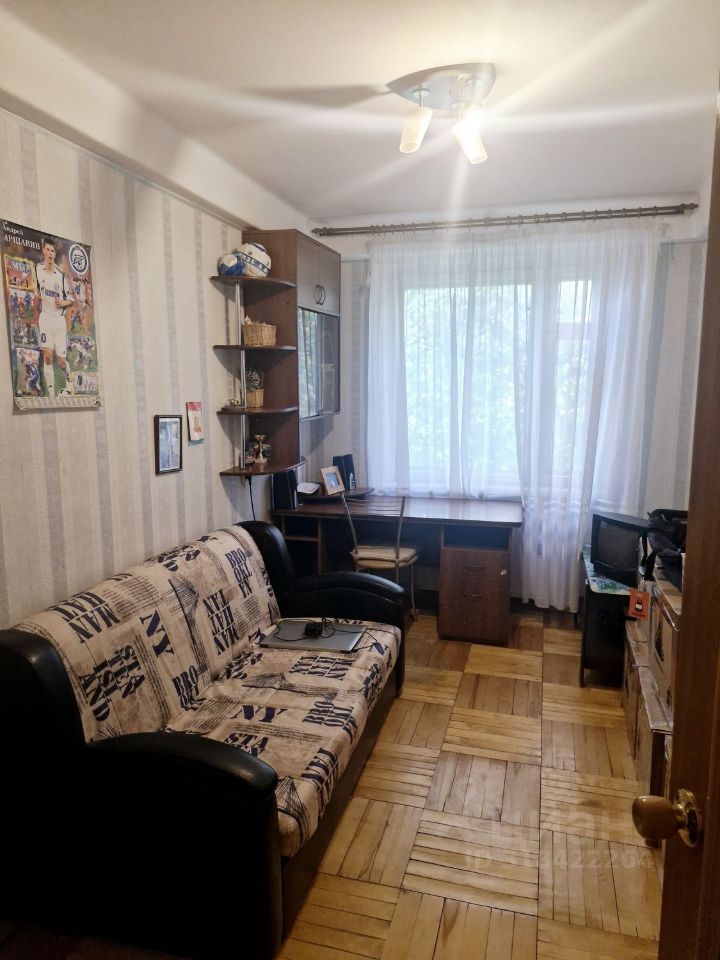 Продажа 4-комн квартиры на вторичном рынке улица Маршала Новикова, 11