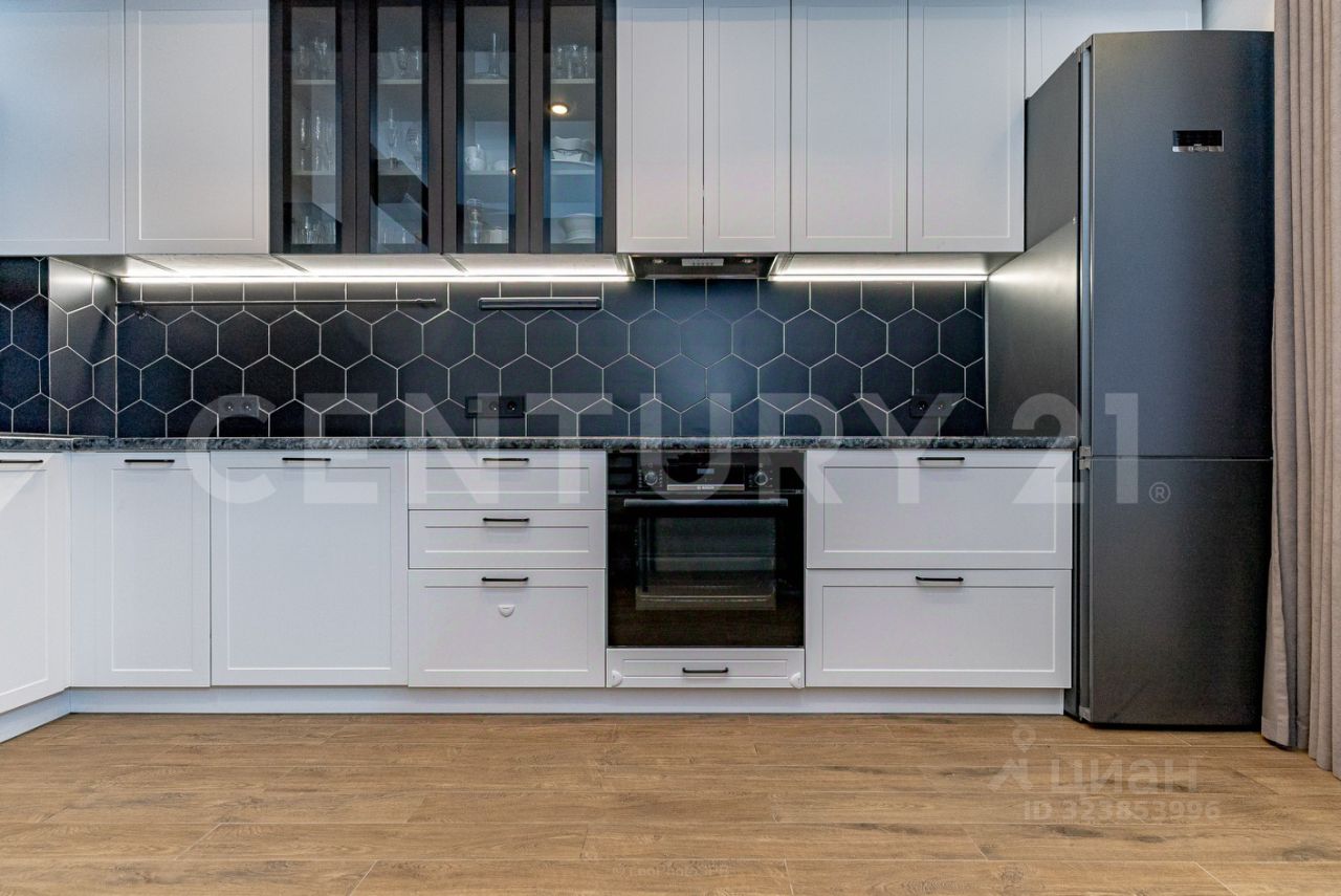 Продажа 3-комн квартиры на вторичном рынке пос. Шушары, Пулковское тер., улица Образцовая, 5к2