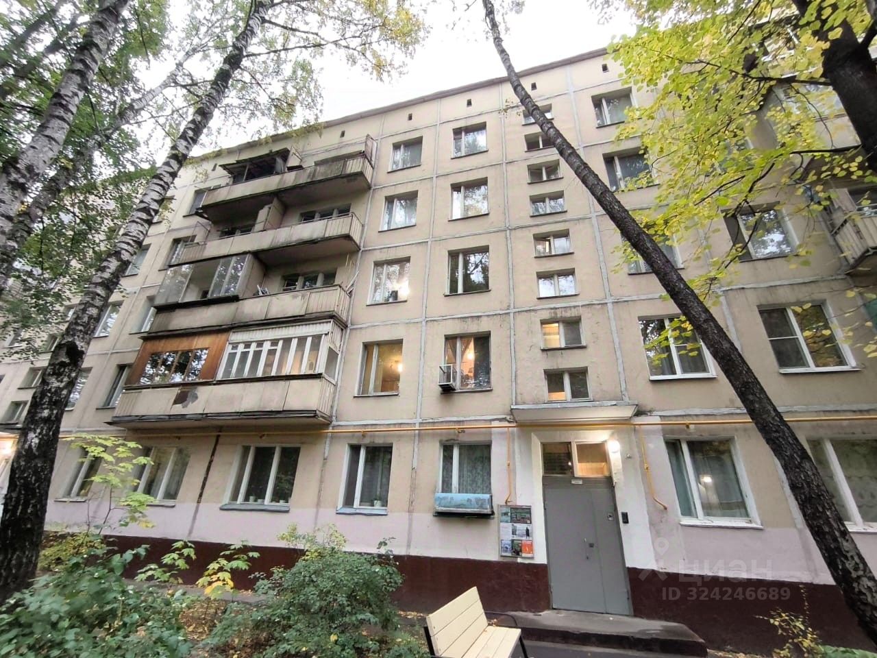 Аренда 3-комн квартиры на вторичном рынке Веерная улица, 32К2