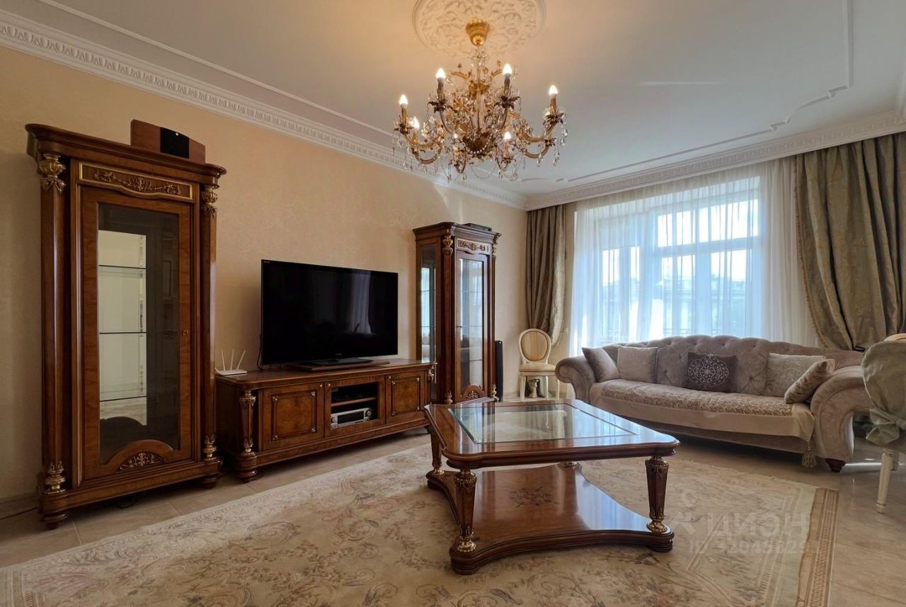 Продажа 3-комн квартиры на вторичном рынке набережная Реки Карповки, 23