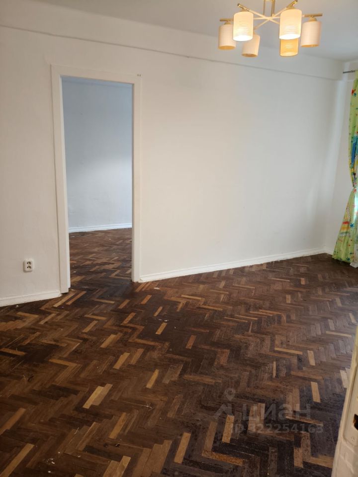 Продажа 3-комн квартиры на вторичном рынке Новоизмайловский проспект, 17