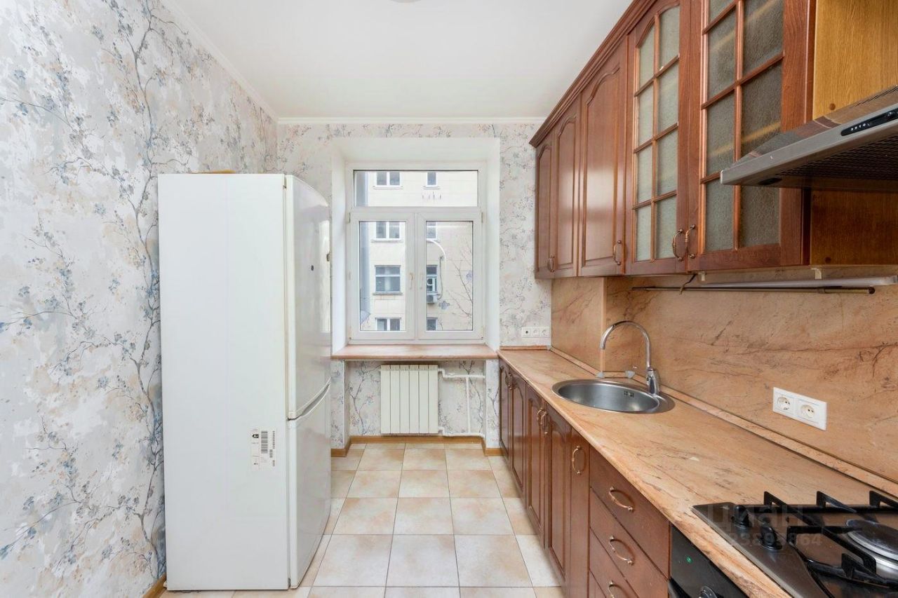 Продажа 3-комн квартиры на вторичном рынке Октябрьская улица, 4