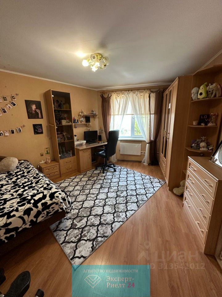 Продажа 3-комн квартиры на вторичном рынке ДЗФС мкр,  д. 42