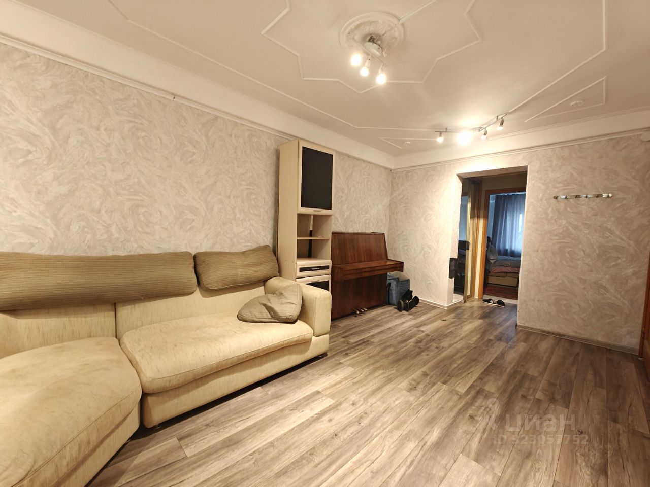 Продажа 4-комн квартиры на вторичном рынке Ириновский проспект, 25Б