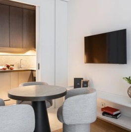 Продажа 2-комн квартиры на вторичном рынке улица Янковского,  д. 1 к2