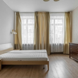 Продажа 3-комн квартиры на вторичном рынке Петровский пр-кт,  д. 1