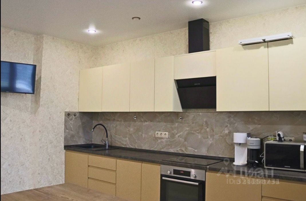 Продажа 2-комн квартиры на вторичном рынке проспект Героев,  д. 18