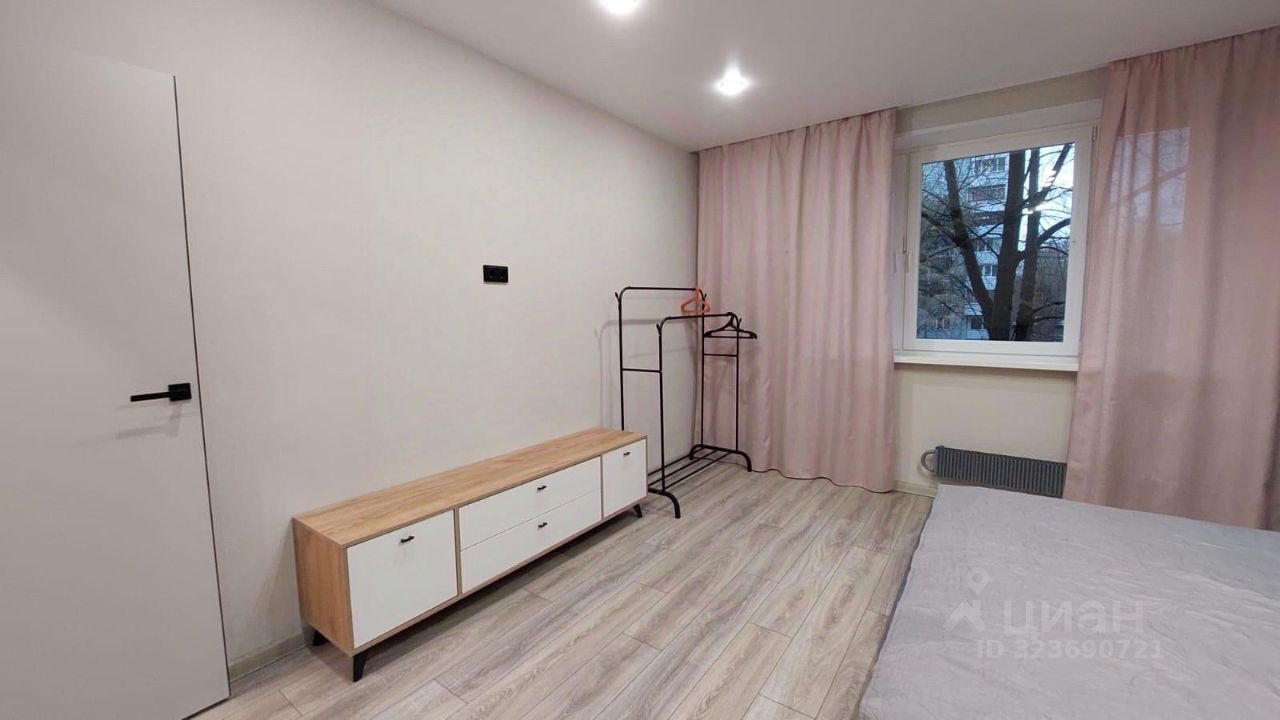 Продажа 1-комн квартиры на вторичном рынке Филевский бульвар, 12