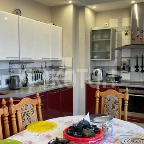 4-комн квартира улица Танкиста Хрустицкого,  д. 9