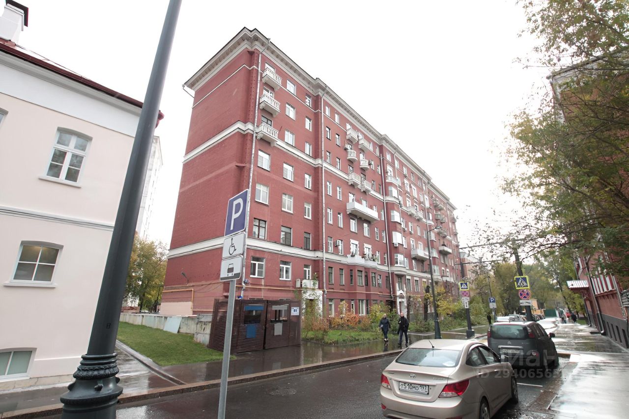 Продажа 3-комн квартиры на вторичном рынке Малый Демидовский переулок, 3