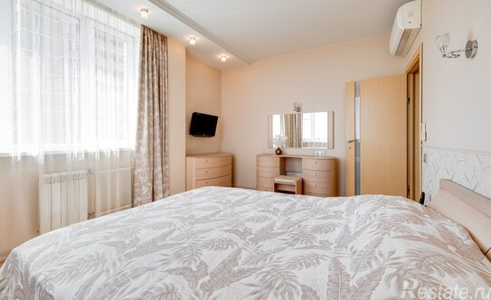 Продажа 3-комн квартиры на вторичном рынке Южный, улица Твардовского,  д. 38