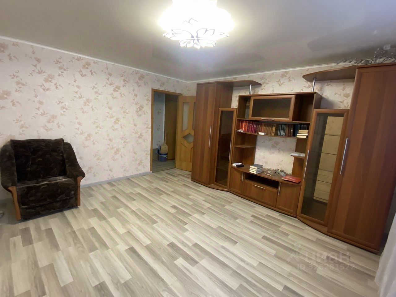 Продажа 2-комн квартиры на вторичном рынке Кириши, проспект Героев, 5