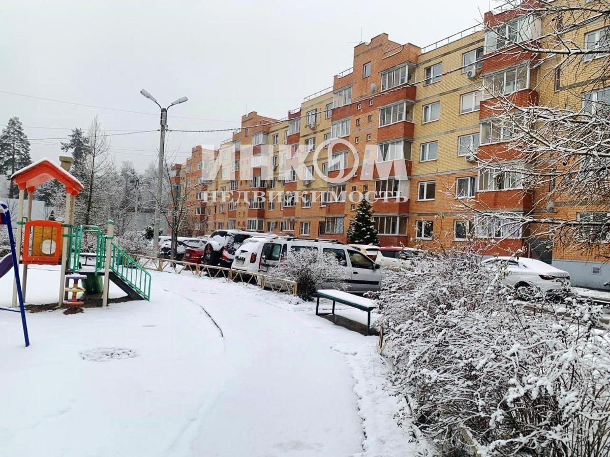 Продажа 2-комн квартиры на вторичном рынке Зеленоградский пгт, улица Островского, 14