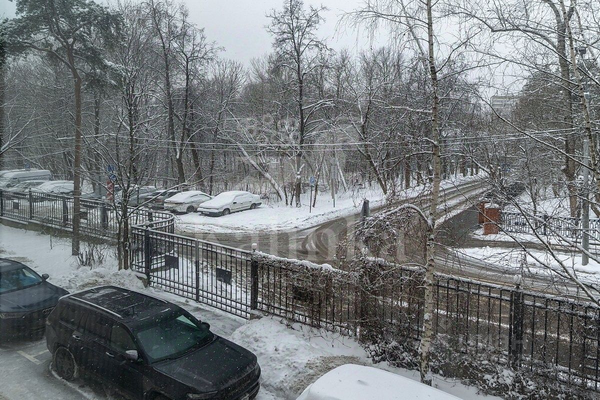 Продажа 4-комн квартиры на вторичном рынке проезд Загорского, 11