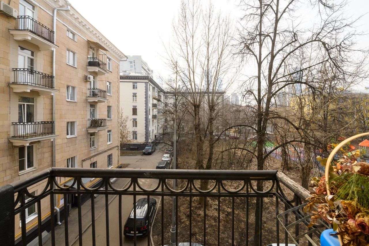 Продажа 2-комн квартиры на вторичном рынке улица Литвина-Седого, 7А