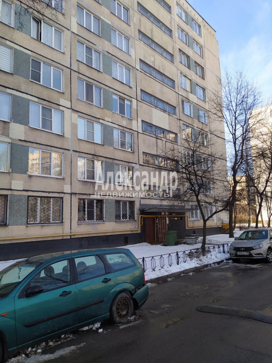 Продажа 3-комн квартиры на вторичном рынке Альпийский пер.,  д. 16