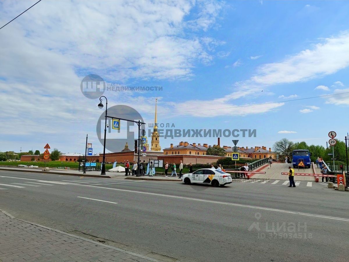 Продажа 4-комн квартиры на вторичном рынке Пионерская улица, 13