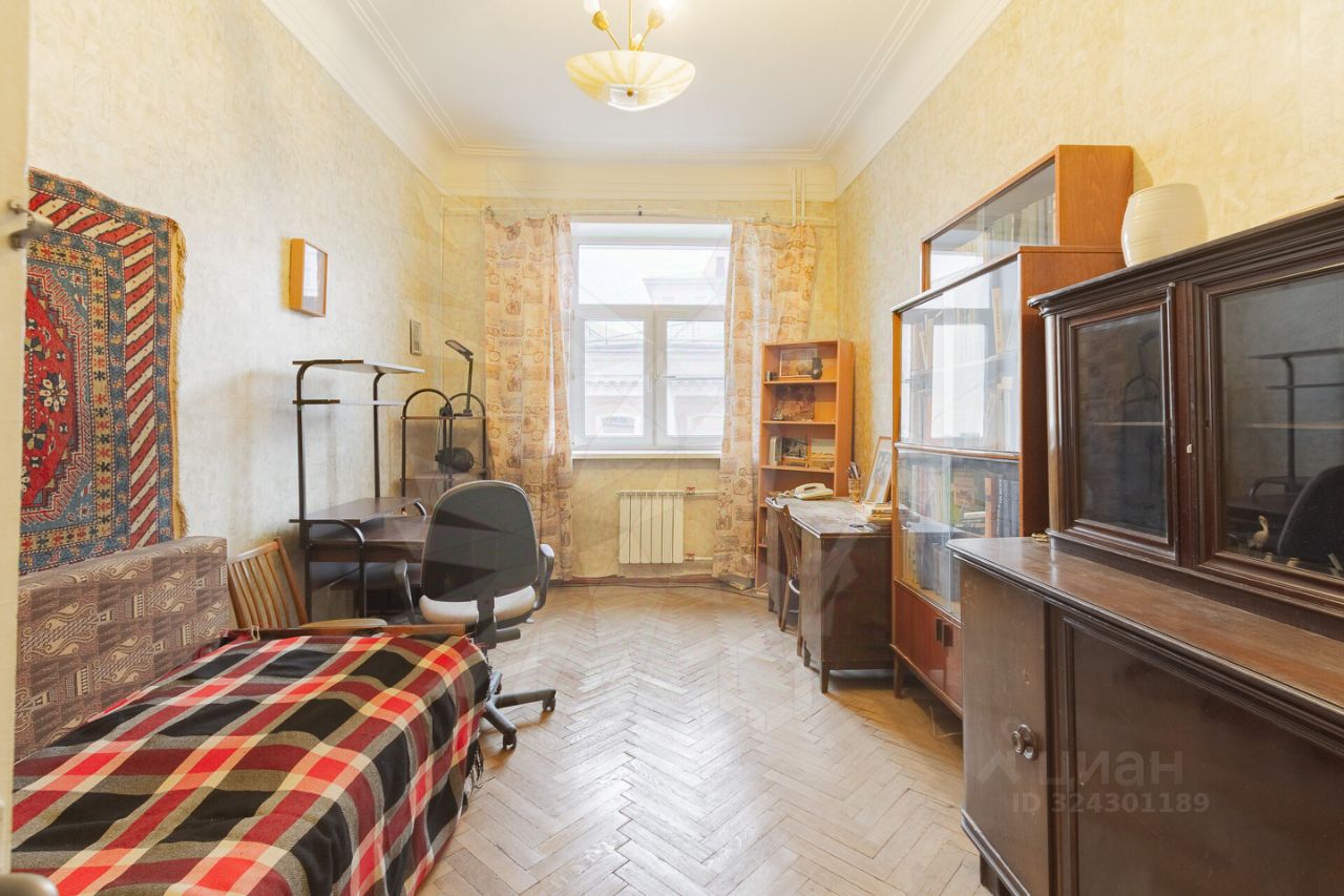 Продажа 3-комн квартиры на вторичном рынке Большой Трехсвятительский переулок, 1