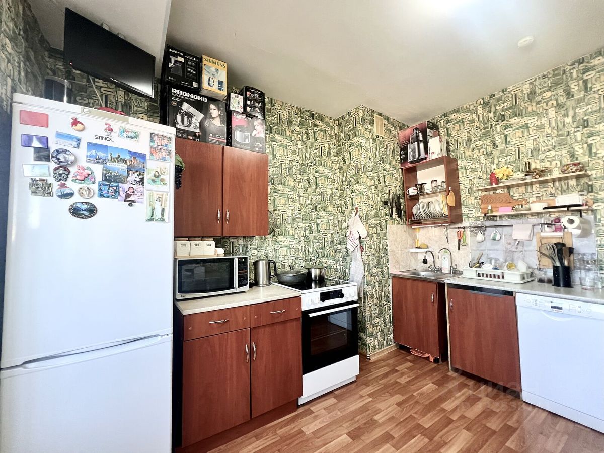 Продажа 3-комн квартиры на вторичном рынке Туристская улица, 11к1