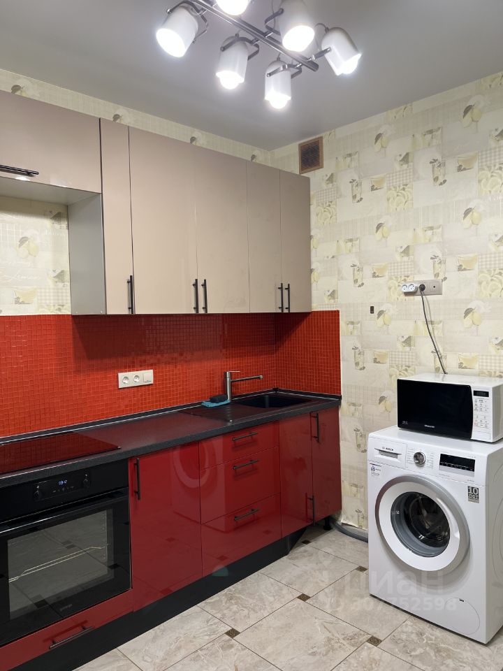 Аренда 2-комн квартиры на вторичном рынке Одинцово, улица Сколковская, 1Б