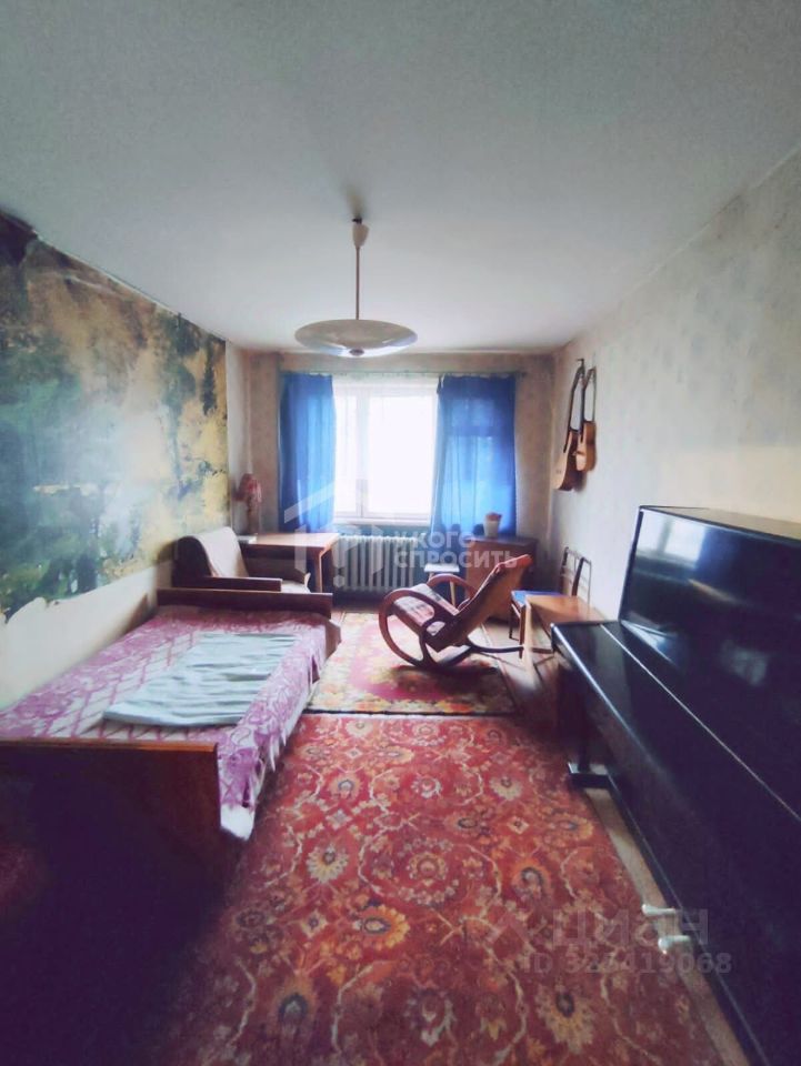 Продажа 3-комн квартиры на вторичном рынке Ломоносов, Петровский переулок, 4