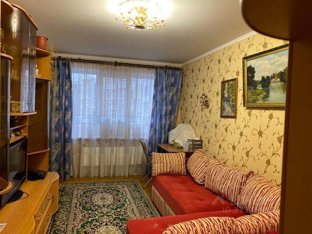 Продажа 3-комн квартиры на вторичном рынке Гатчина, проспект 25 Октября, 52