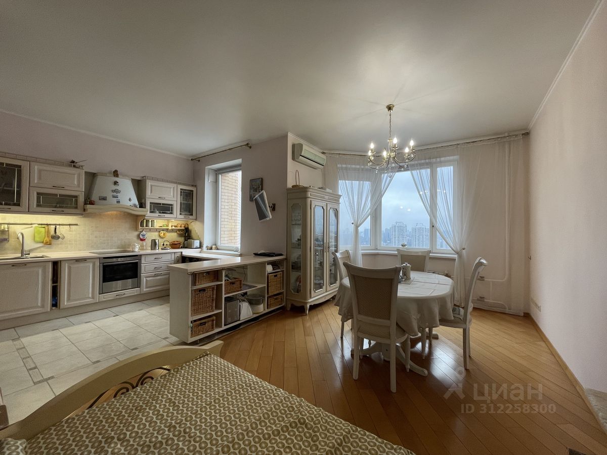 Продажа 3-комн квартиры на вторичном рынке Лодочная улица, 9К1