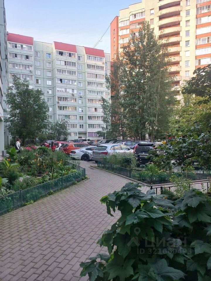 Продажа 2-комн квартиры на вторичном рынке улица Ильюшина, 2