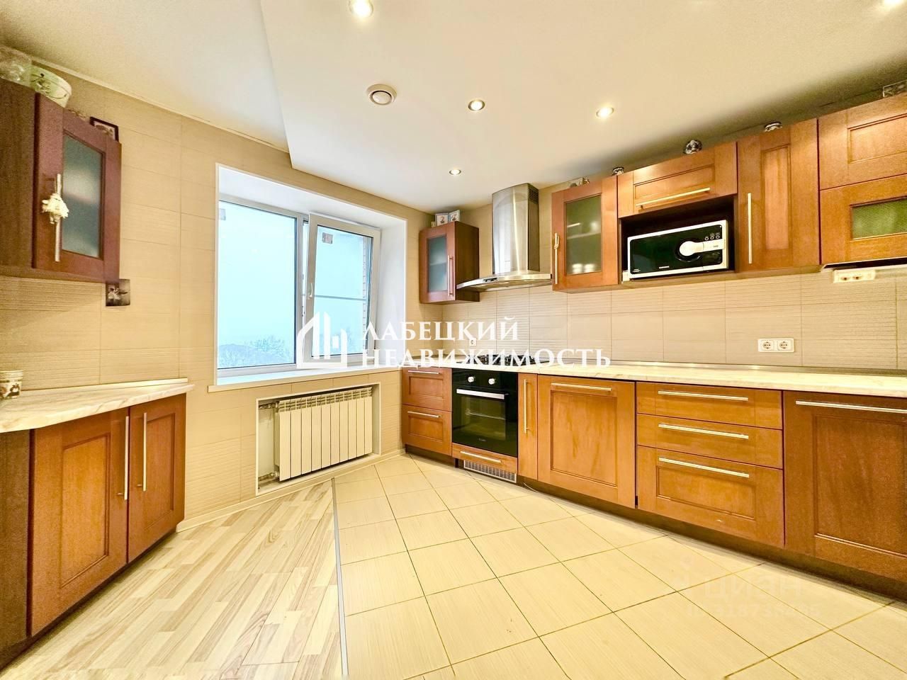 Продажа 3-комн квартиры на вторичном рынке Рощино пгт, улица Железнодорожная, 49