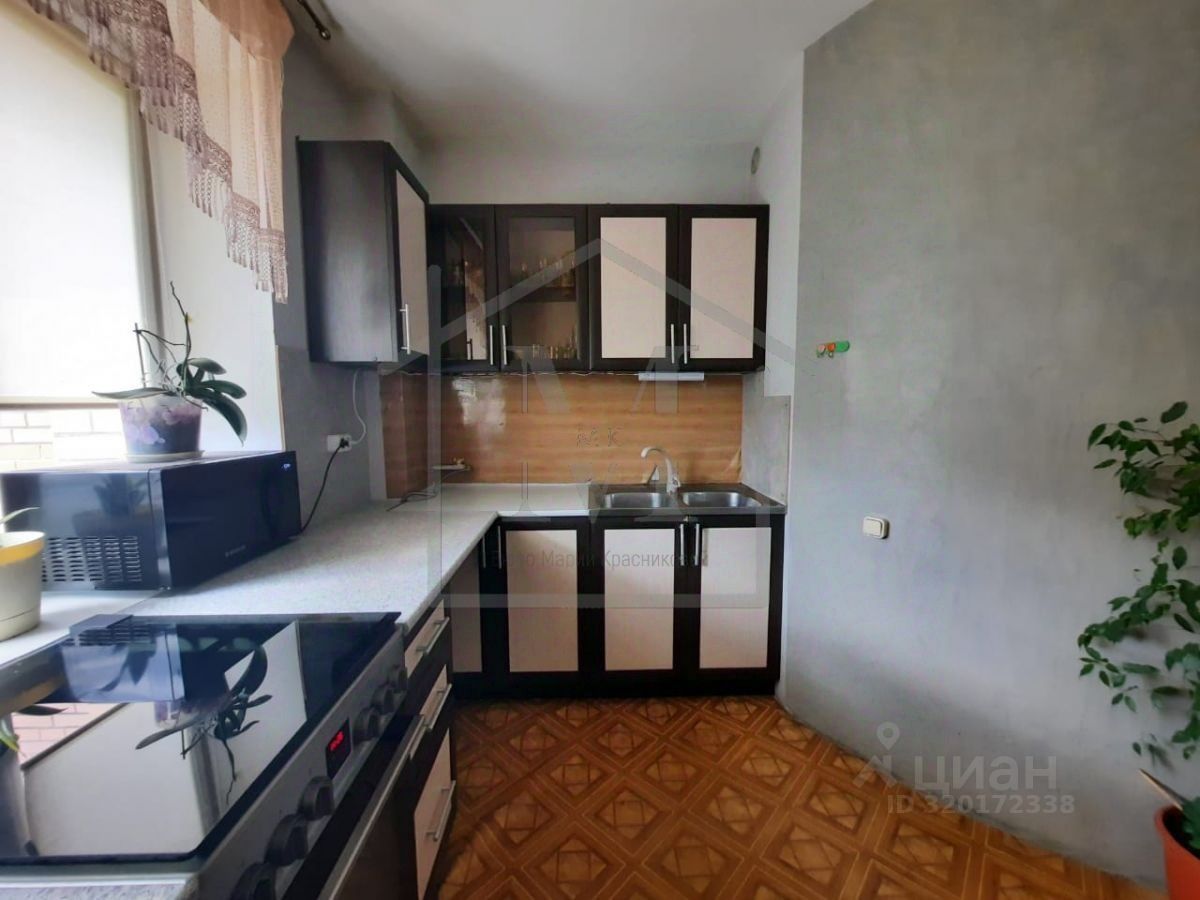 Продажа 3-комн квартиры на вторичном рынке Западный мкр, улица Дружбы, 9