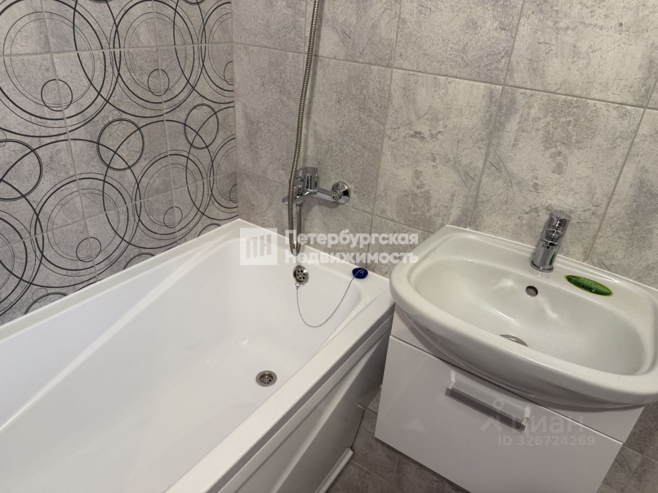 Продажа 1-комн квартиры на вторичном рынке пос. Шушары, улица Нины Петровой, 7к1