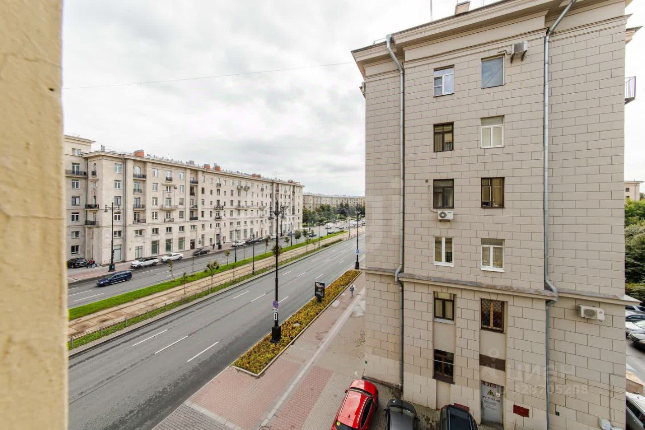 Продажа 4-комн квартиры на вторичном рынке Московский проспект, 167