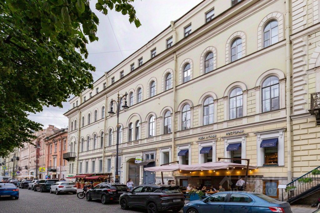 Продажа 2-комн квартиры на вторичном рынке Большая Конюшенная улица, 5