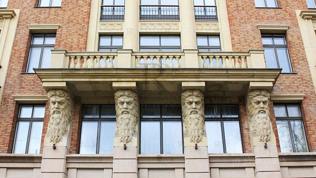 Продажа 4-комн квартиры на вторичном рынке Большой Левшинский переулок, 11