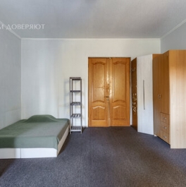 Продажа 5-комн квартиры на вторичном рынке Суворовский пр-кт