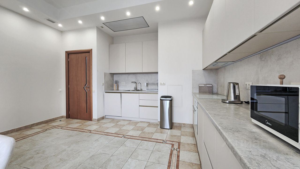 Аренда 4-комн квартиры на вторичном рынке Ломоносовский проспект, 7К5