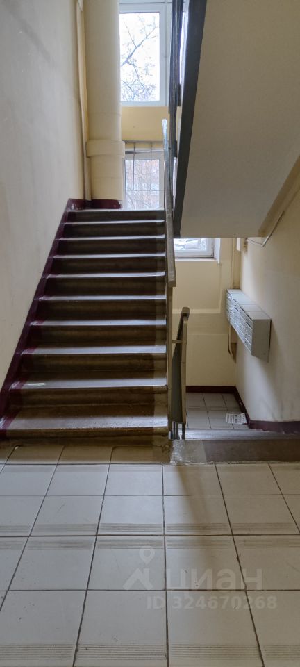 Продажа 2-комн квартиры на вторичном рынке улица 9-я Соколиной Горы,  д. 19