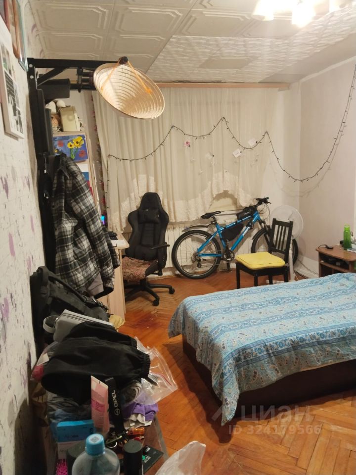 Продажа 3-комн квартиры на вторичном рынке Лобня, улица 40 лет Октября, 10