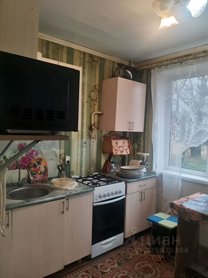 Продажа 2-комн квартиры на вторичном рынке д. Гостицы, 10