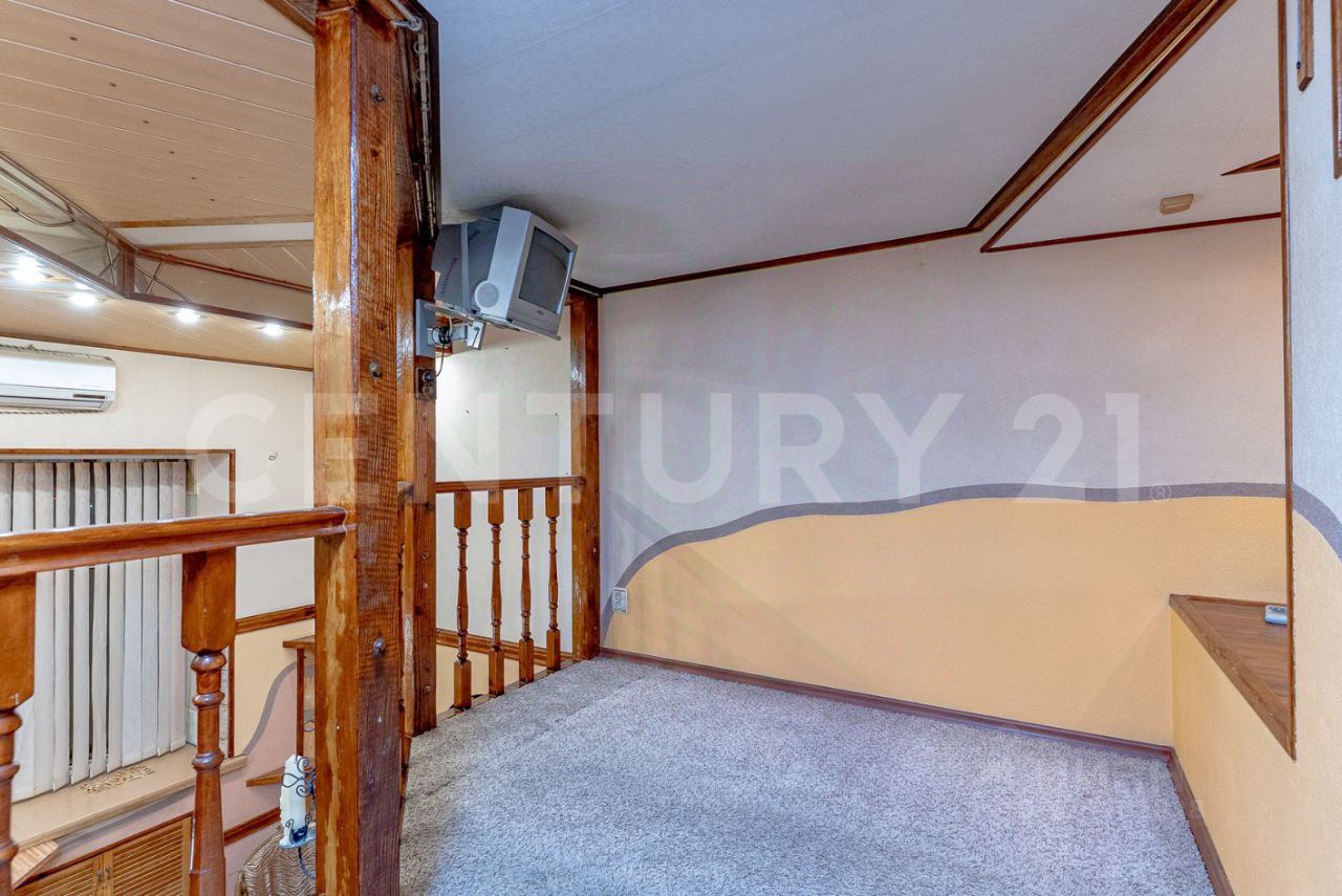 Продажа 3-комн квартиры на вторичном рынке улица Пилотов, 18К4