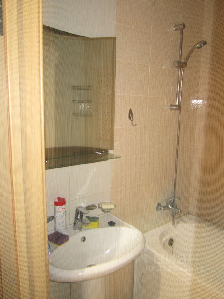 Аренда 1-комн квартиры на вторичном рынке проспект Непокоренных, 49к2