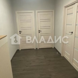 Продажа 3-комн квартиры на вторичном рынке Защитников Москвы пр-кт,  д. 13