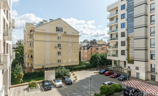 Продажа 3-комн квартиры на вторичном рынке Казарменный пер