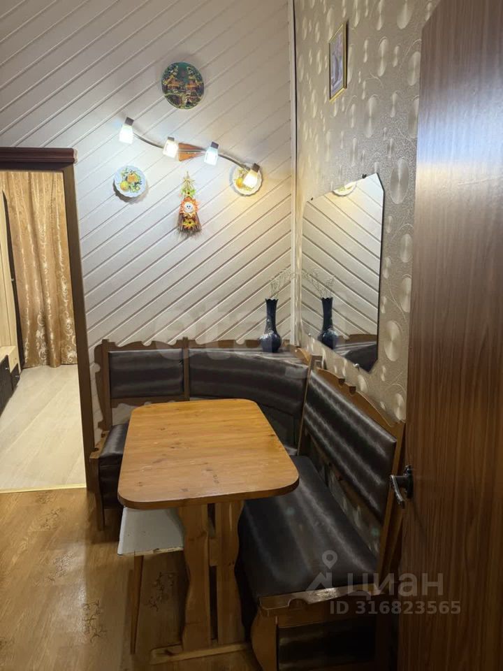 Продажа 2-комн квартиры на вторичном рынке Старо-Петергофский проспект, 37