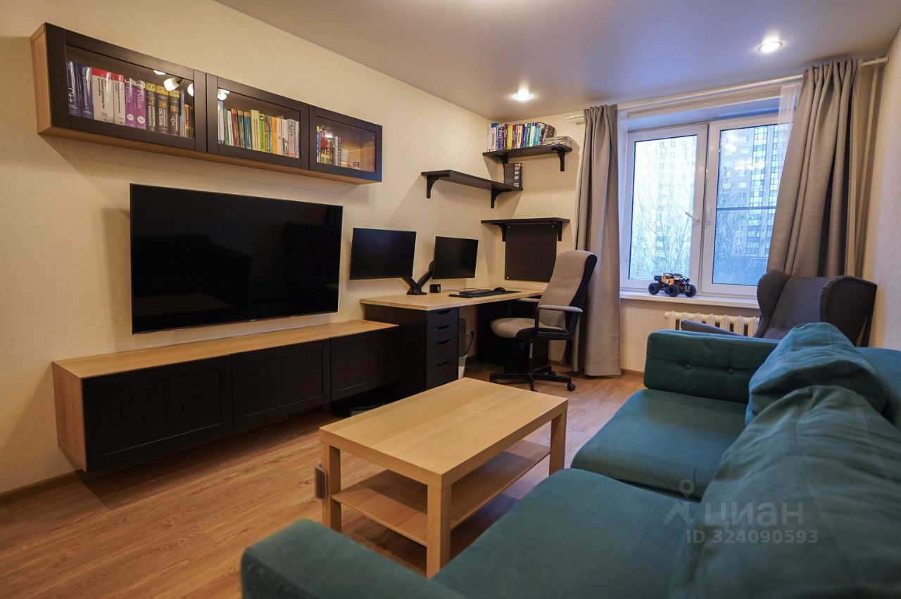 Продажа 2-комн квартиры на вторичном рынке проспект Космонавтов, 64