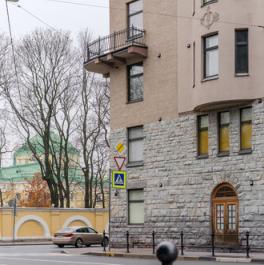 Продажа 4-комн квартиры на вторичном рынке Таврическая улица,  д. 37